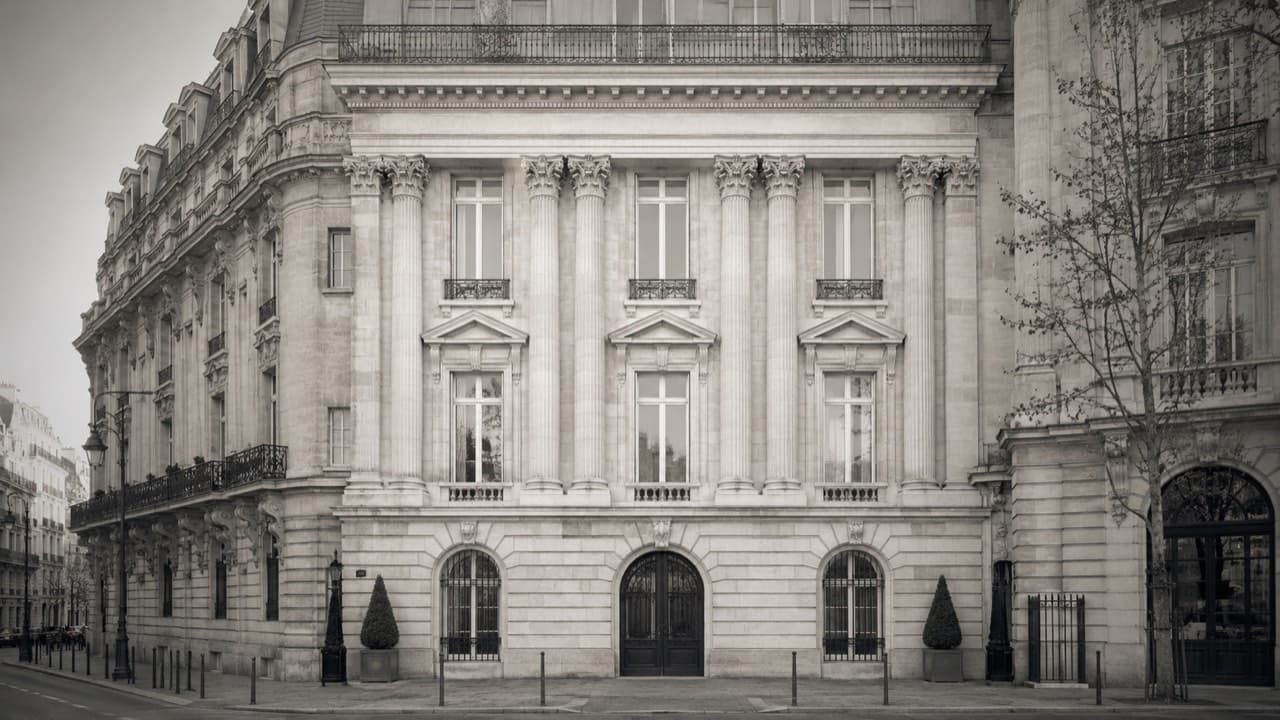 Façade d'un immeuble de cabinet de gestion de patrimoine et banque privée